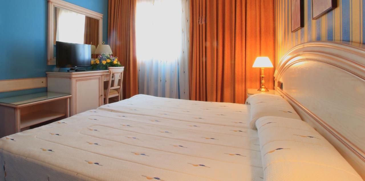 Hotel Conde Ansurez By Almia Hoteles บายาโดลิด ภายนอก รูปภาพ