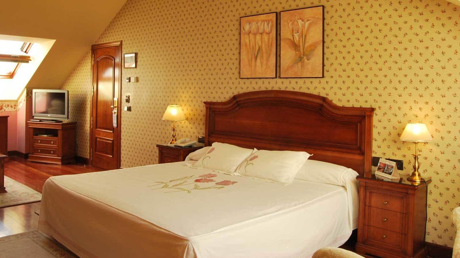 Hotel Conde Ansurez By Almia Hoteles บายาโดลิด ภายนอก รูปภาพ