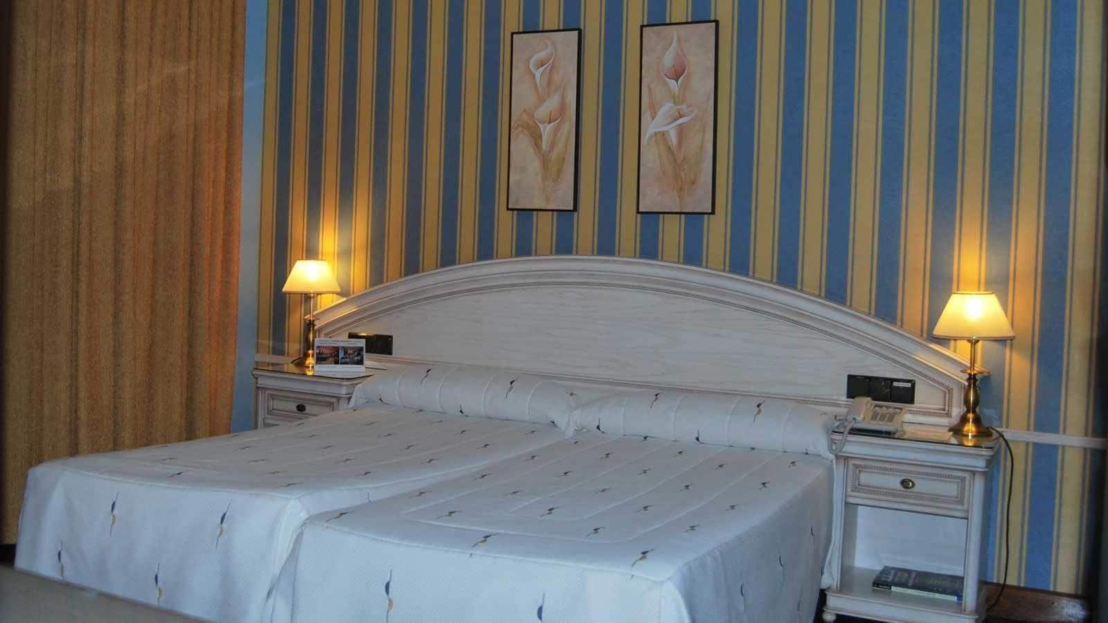 Hotel Conde Ansurez By Almia Hoteles บายาโดลิด ภายนอก รูปภาพ