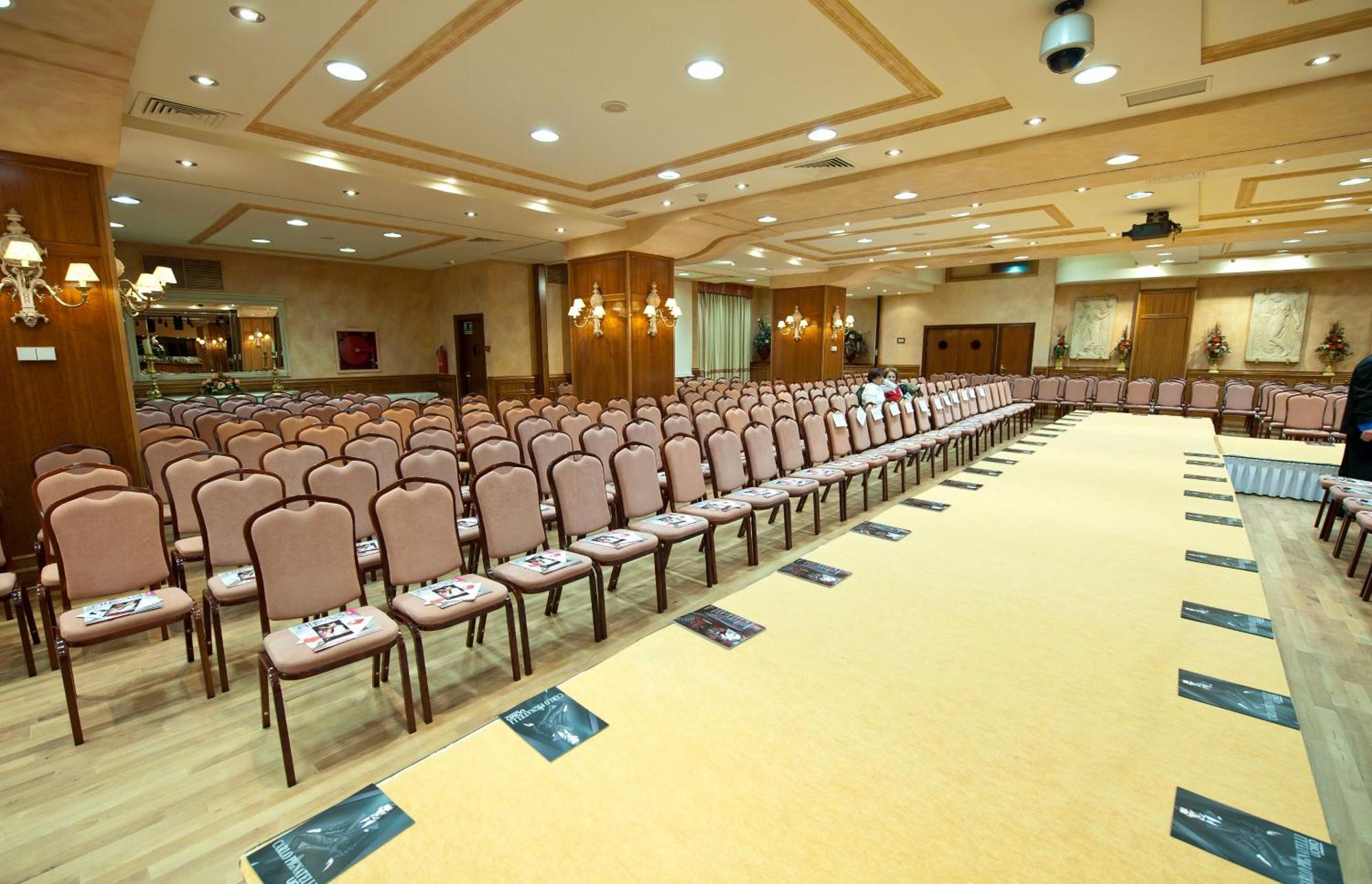 Hotel Conde Ansurez By Almia Hoteles บายาโดลิด ภายนอก รูปภาพ