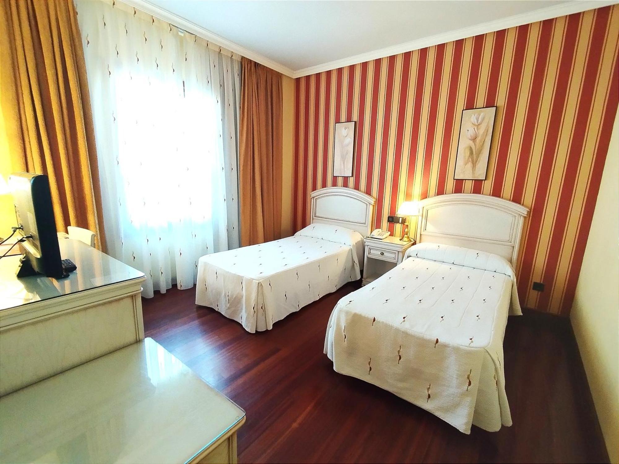 Hotel Conde Ansurez By Almia Hoteles บายาโดลิด ภายนอก รูปภาพ